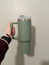 Cargar imagen en el visor de la galería, 40 Oz Tumblers 2.0
