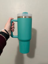 Cargar imagen en el visor de la galería, 40 Oz Tumblers 2.0
