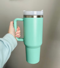 Cargar imagen en el visor de la galería, 40 Oz Tumblers 2.0
